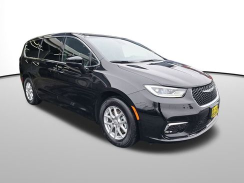 New 2026 Chrysler Pacifica Select image 8