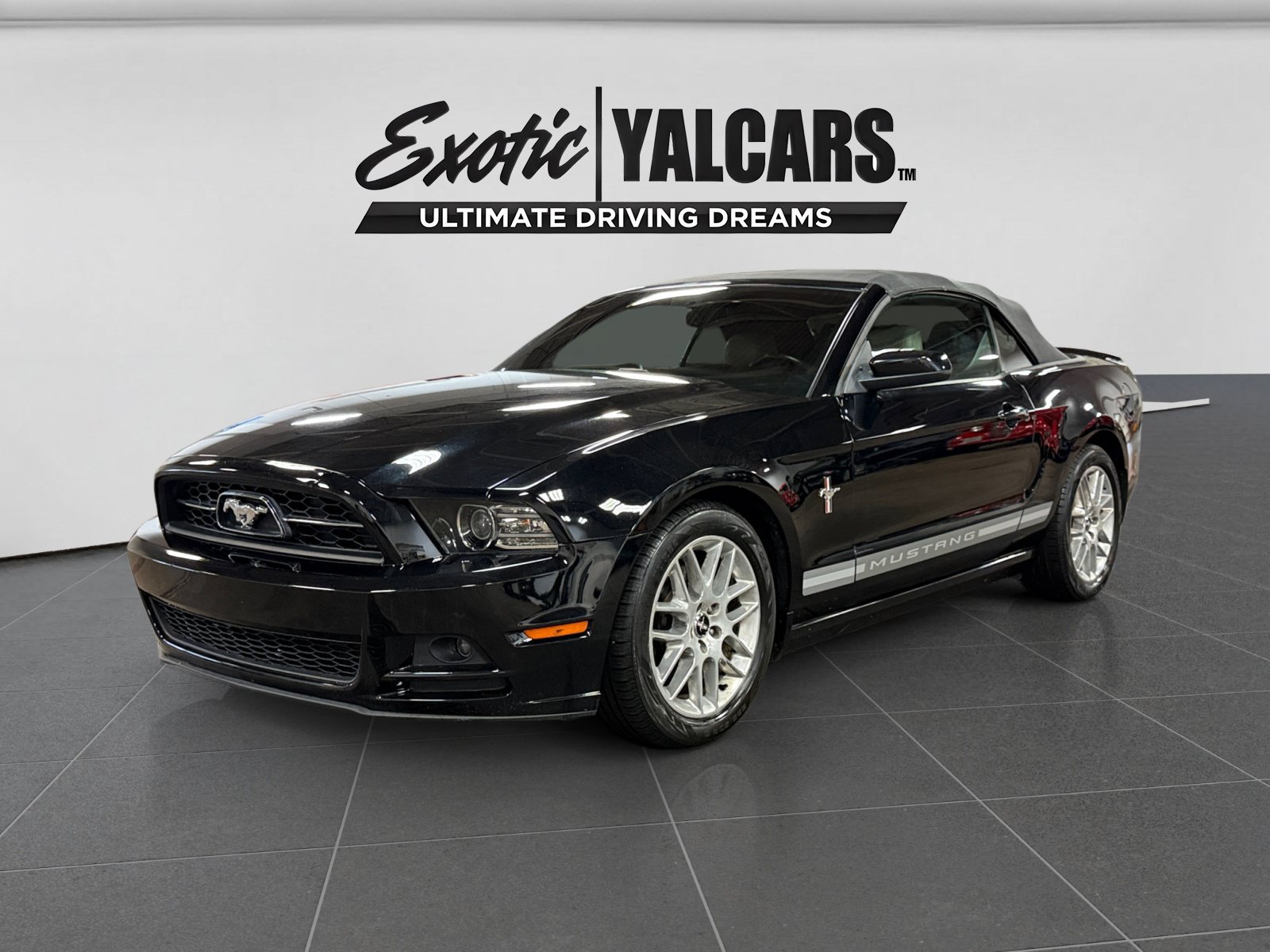 Used 2013 Ford Mustang Premium RWD image 1