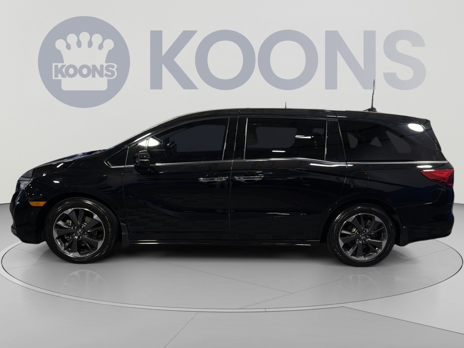 Used 2024 Honda Odyssey Elite image 2