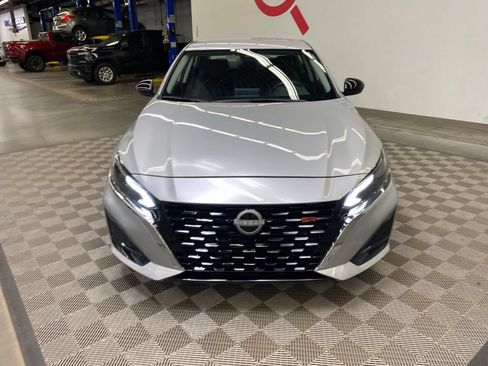 Used 2024 Nissan Altima 2.5 SR FWD image 3