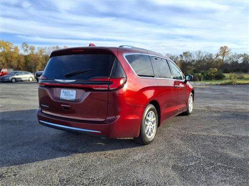 Used 2021 Chrysler Pacifica Touring-L image 15