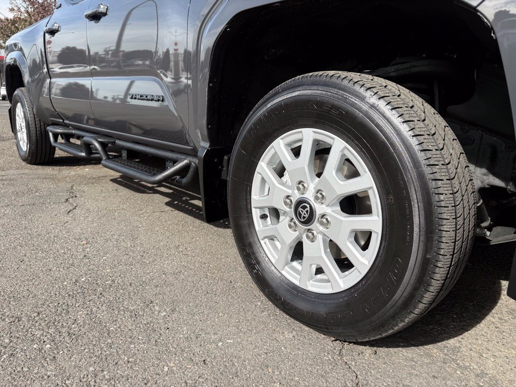 Certified 2025 Toyota Tacoma SR5 AWD/4WD image 12