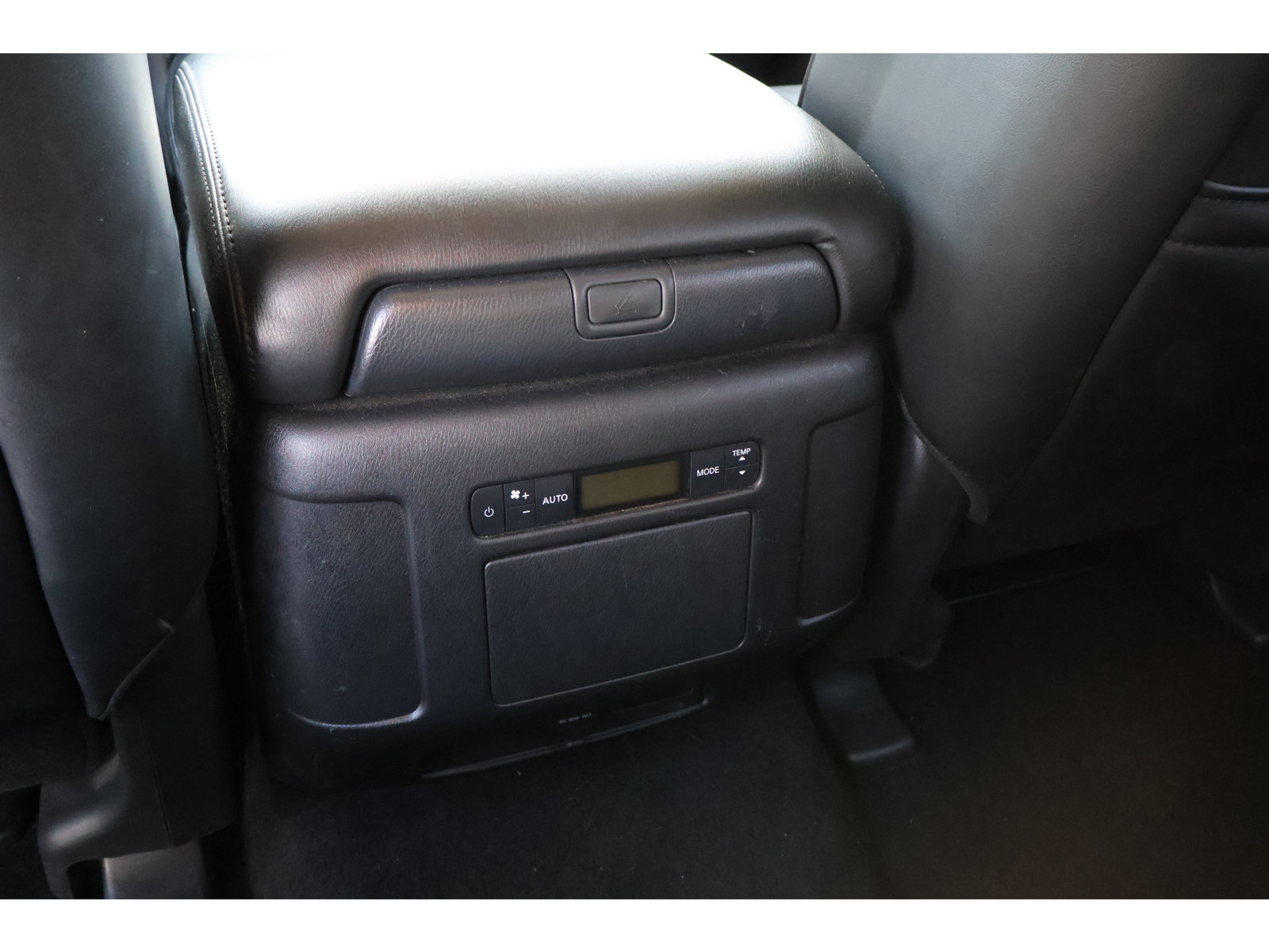 Used 2024 Nissan Armada SV AWD/4WD image 21