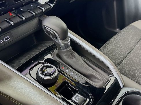 Used 2024 Chevrolet Colorado ZR2 AWD/4WD image 19
