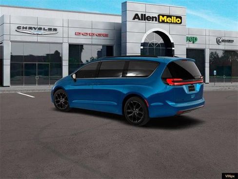 New 2026 Chrysler Pacifica Limited image 4
