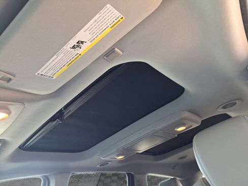 Used 2016 Chevrolet Traverse LT image 11