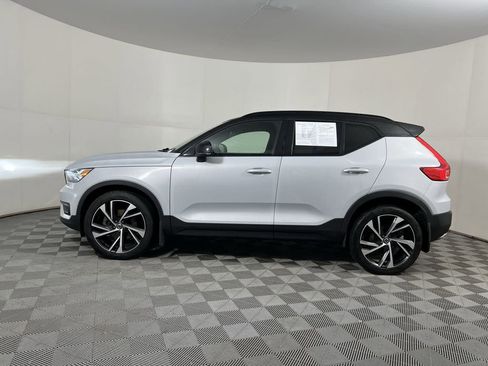 Used 2020 Volvo XC40 T5 R-Design image 5
