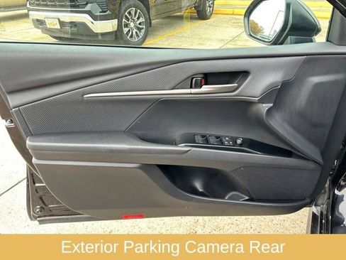 Used 2025 Toyota Camry SE image 11