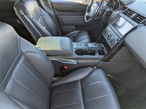 Used 2020 Land Rover Discovery SE image 11