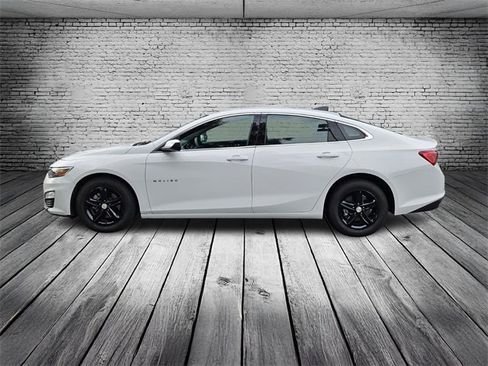 Used 2024 Chevrolet Malibu LS w/ Driver Confidence Package image 2