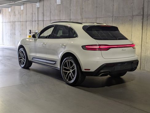 Certified 2025 Porsche Macan image 3