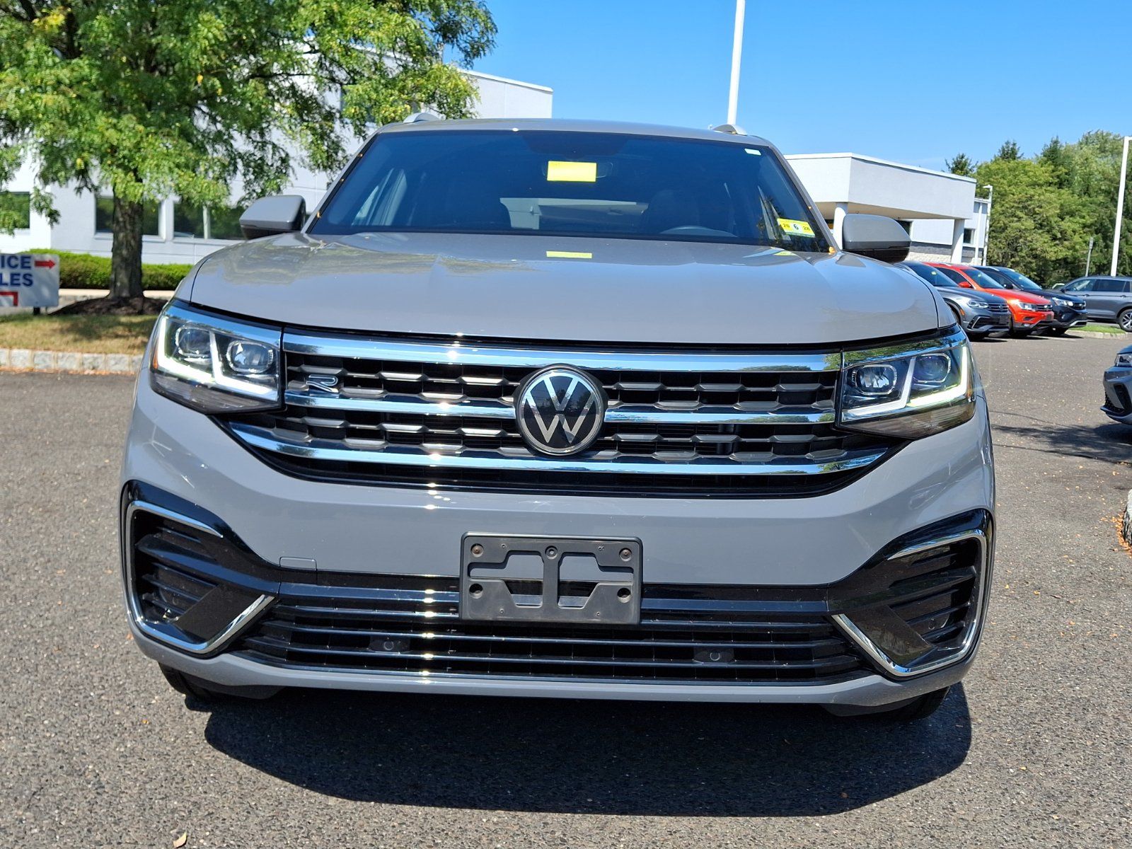 Used 2021 Volkswagen Atlas Cross Sport SE w/ Panoramic Sunroof Package FWD image 2