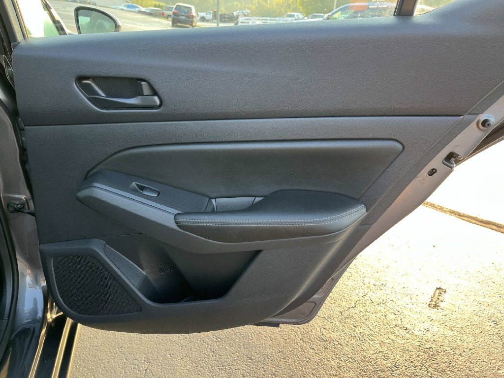 Used 2025 Nissan Altima 2.5 SV FWD image 19