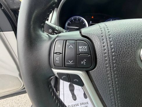 Used 2018 Toyota Highlander XLE AWD/4WD image 37