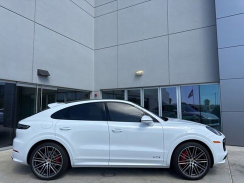 Used 2023 Porsche Cayenne GTS image 8