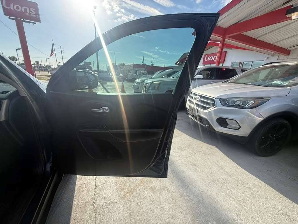 Used 2016 Jeep Cherokee Sport FWD image 8