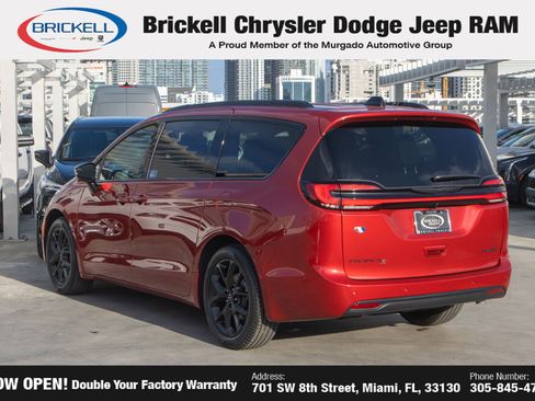 New 2026 Chrysler Pacifica Limited w/ S Appearance Package image 7