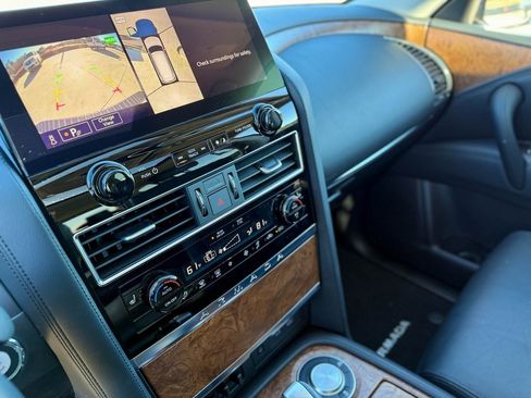 Used 2024 Nissan Armada SL w/ Captain's Chairs Package image 31