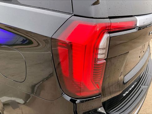 Used 2025 GMC Yukon XL Denali AWD/4WD image 26