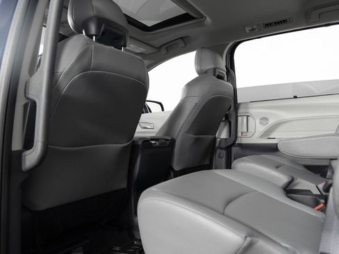 Used 2023 Toyota Sienna XLE image 20