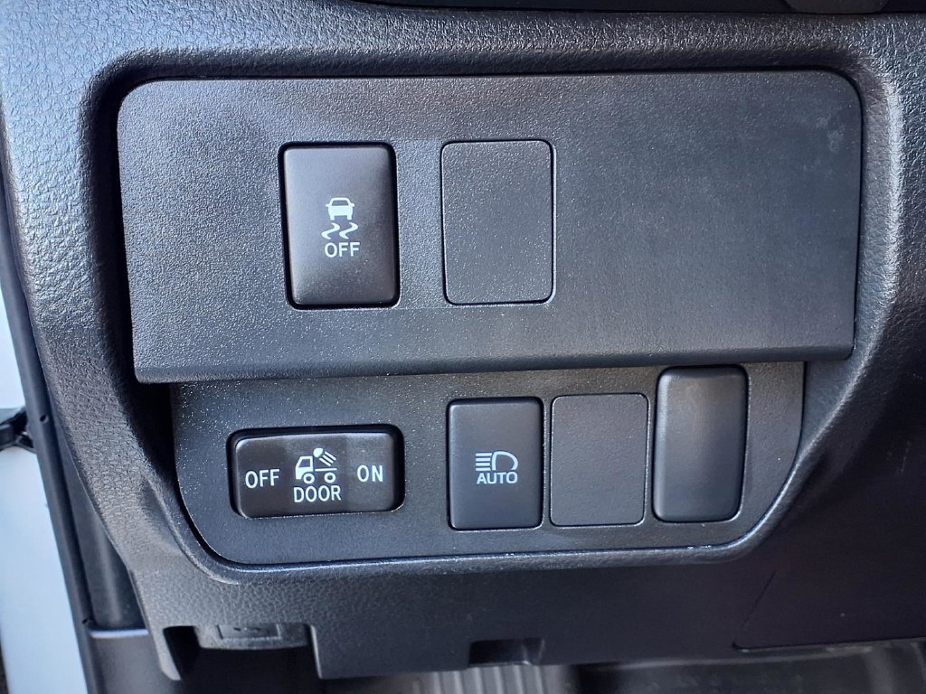 Used 2023 Toyota Tacoma SR5 w/ Technology Package AWD/4WD image 5