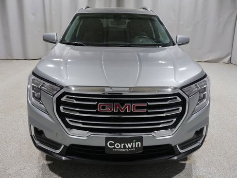 Used 2024 GMC Terrain SLT AWD/4WD image 7
