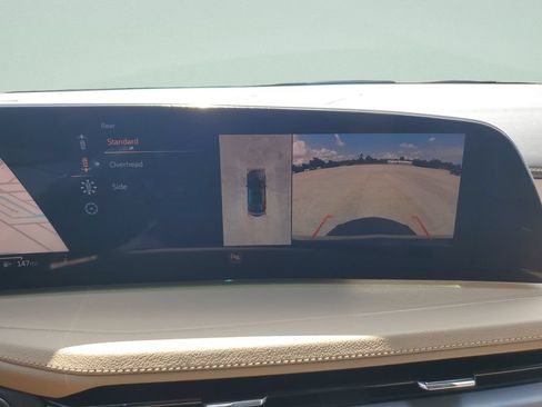 Used 2025 Cadillac XT4 Premium Luxury FWD image 17