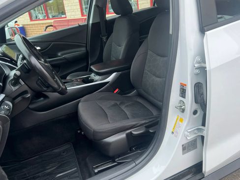 Used 2018 Chevrolet Volt LT w/ Comfort Package FWD image 10