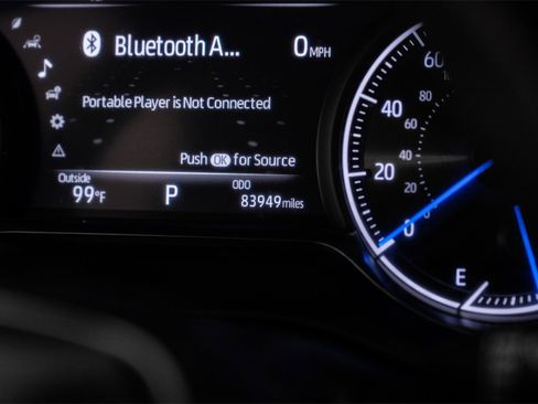 Used 2022 Toyota Venza XLE image 16