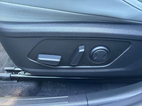 Used 2025 Hyundai Elantra Limited image 23