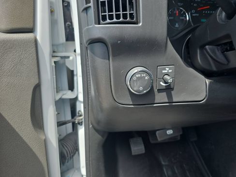 Used 2025 Chevrolet Express 2500 w/ Driver Convenience Package RWD image 13