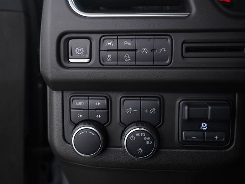 Used 2021 Chevrolet Tahoe Z71 w/ Luxury Package image 30