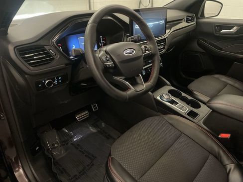 Used 2023 Ford Escape ST-Line w/ Tech Pack #1 AWD/4WD image 4