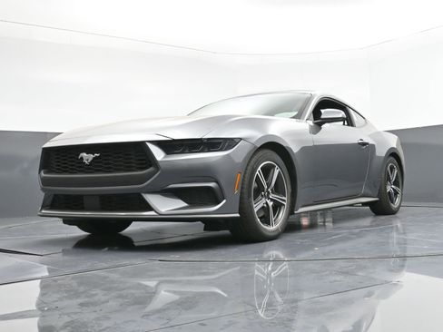 Used 2025 Ford Mustang Coupe image 12