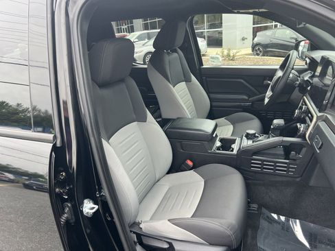 Used 2025 Toyota Tacoma TRD Sport AWD/4WD image 24