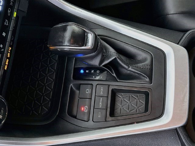 Used 2019 Toyota RAV4 XLE Premium FWD image 15