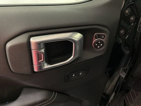 Used 2021 Jeep Wrangler Unlimited Sahara w/ Cold Weather Group AWD/4WD image 21