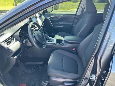 Used 2021 Toyota RAV4 LE FWD image 20