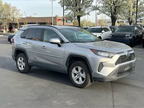 Used 2019 Toyota RAV4 LE image 5