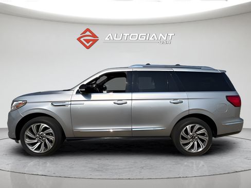 Used 2020 Lincoln Navigator Reserve w/ Luxury Package AWD/4WD image 3