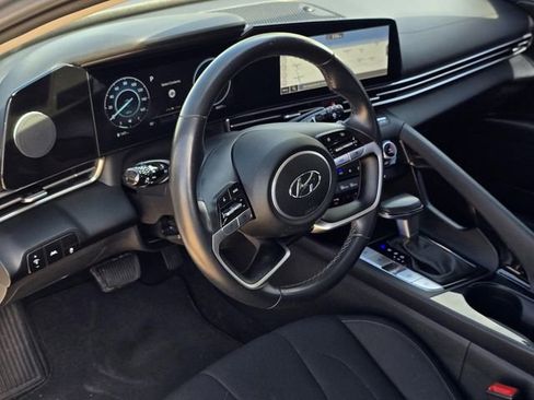 Used 2023 Hyundai Elantra SEL w/ Convenience Package image 20