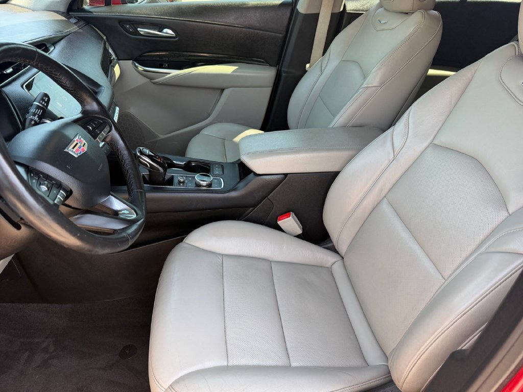 Used 2023 Cadillac XT4 Premium Luxury w/ Enhanced Visibility Package FWD image 10