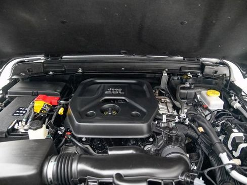 Used 2022 Jeep Wrangler Unlimited Sport AWD/4WD image 8