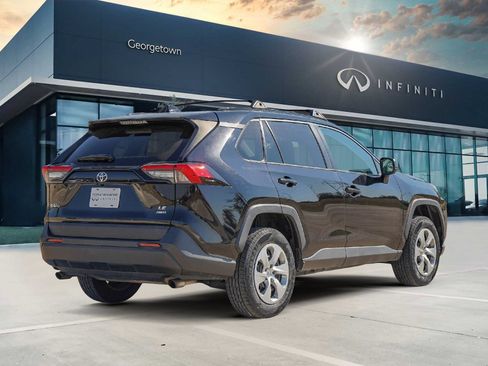 Used 2019 Toyota RAV4 LE image 5