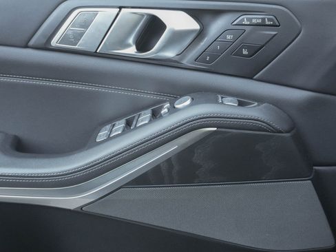 Used 2020 BMW X7 xDrive40i w/ M Sport Package image 12