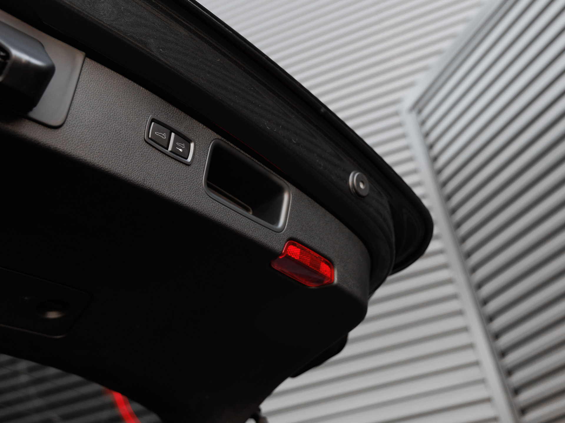 Certified 2026 Porsche Macan Turbo AWD/4WD image 26