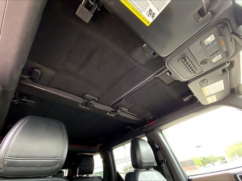 Used 2023 Ford Bronco Wildtrak image 14