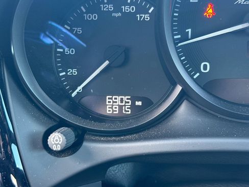 Used 2025 Porsche Macan Turbo image 25