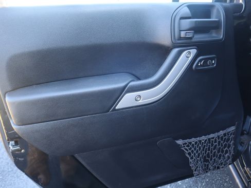 Used 2014 Jeep Wrangler Unlimited Rubicon w/ Connectivity Group image 59