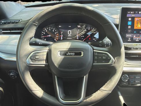 Used 2025 Jeep Compass Limited AWD/4WD image 28